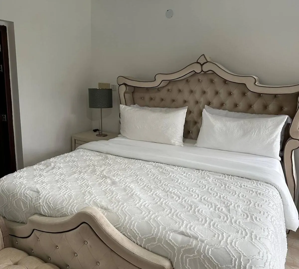 5 Bedroom Royal Stay Kingston