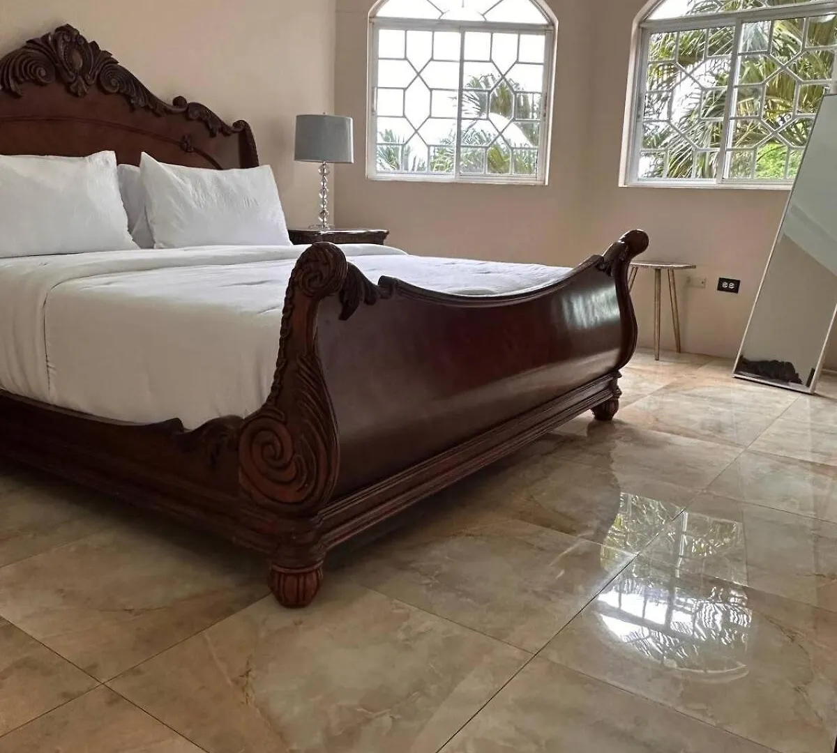 5 Bedroom Royal Stay Kingston Holiday home
